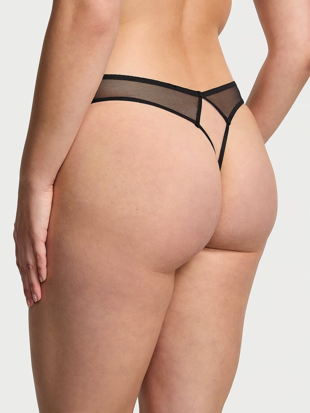 Открытые трусики тонг Victoria's Secret Very Sexy Rose Lace & Grommet Crotchless Thong 189699QB4 фото