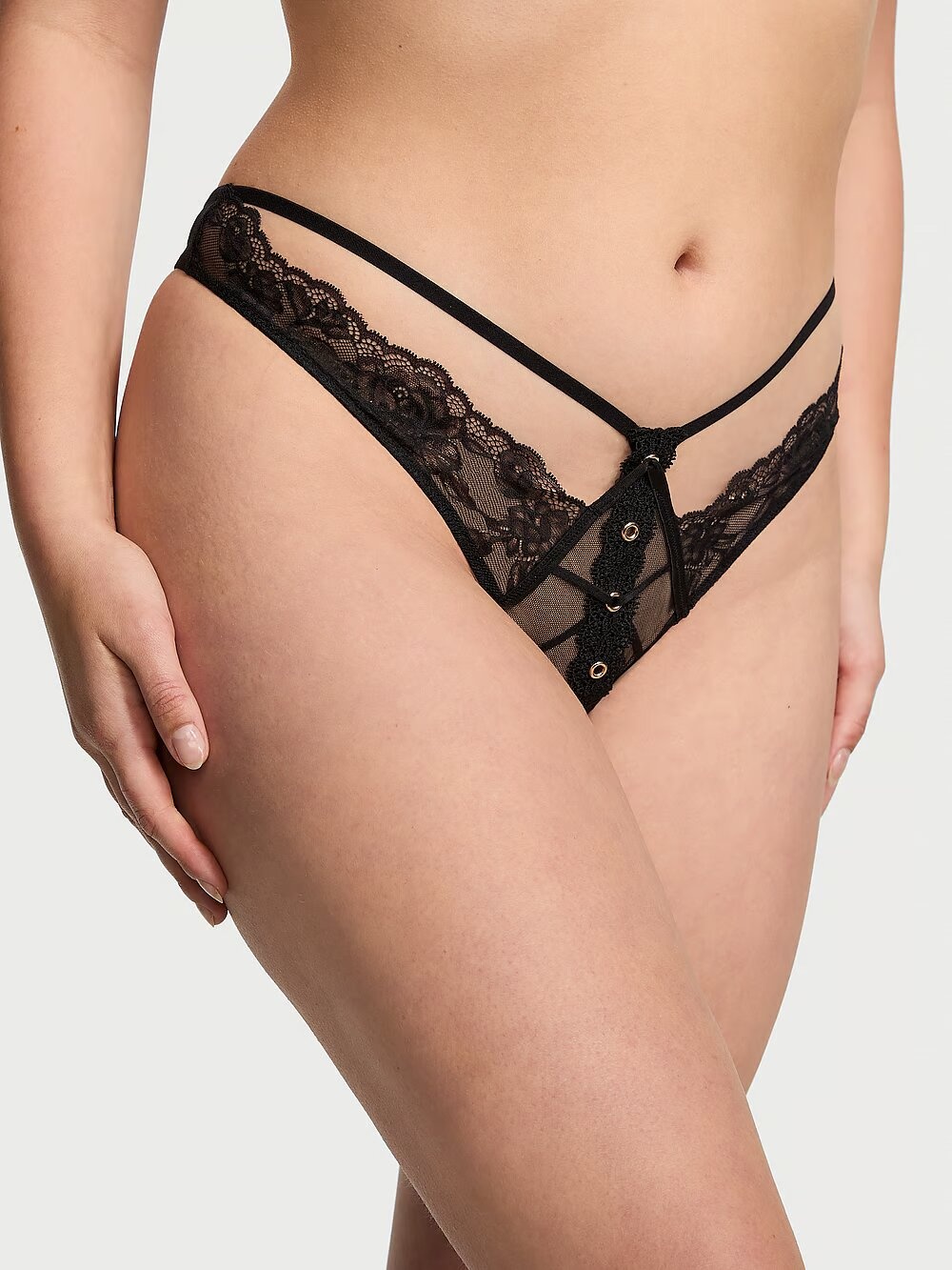 Открытые трусики тонг Victoria's Secret Very Sexy Rose Lace & Grommet Crotchless Thong 189699QB4 фото